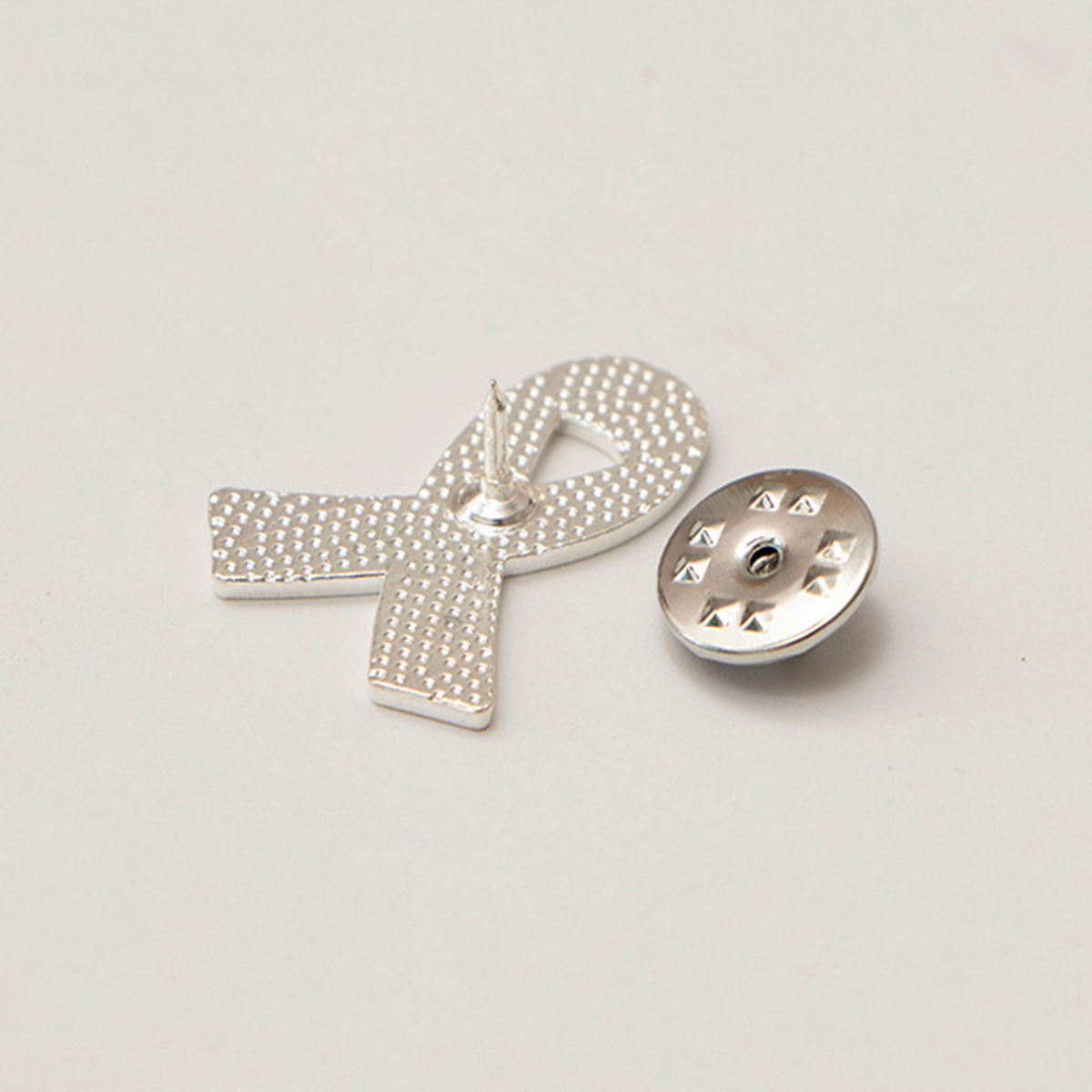 Harong Blue Ribbon Enamel Pins - Men Accessories Online 评论和价格