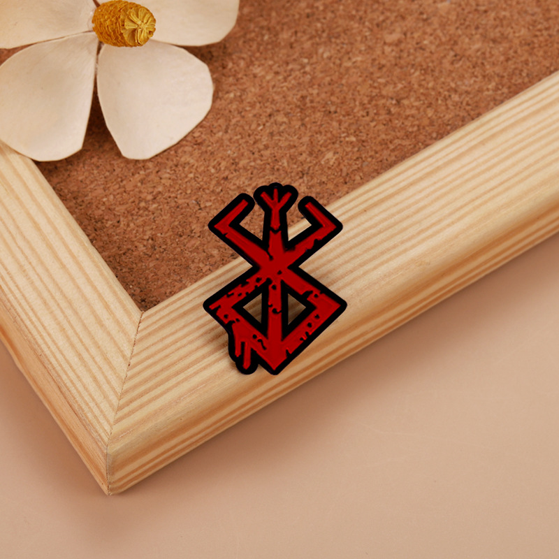 Hot Game Badge Sign Brooch Pin - Men Accessories Online 评论和价格